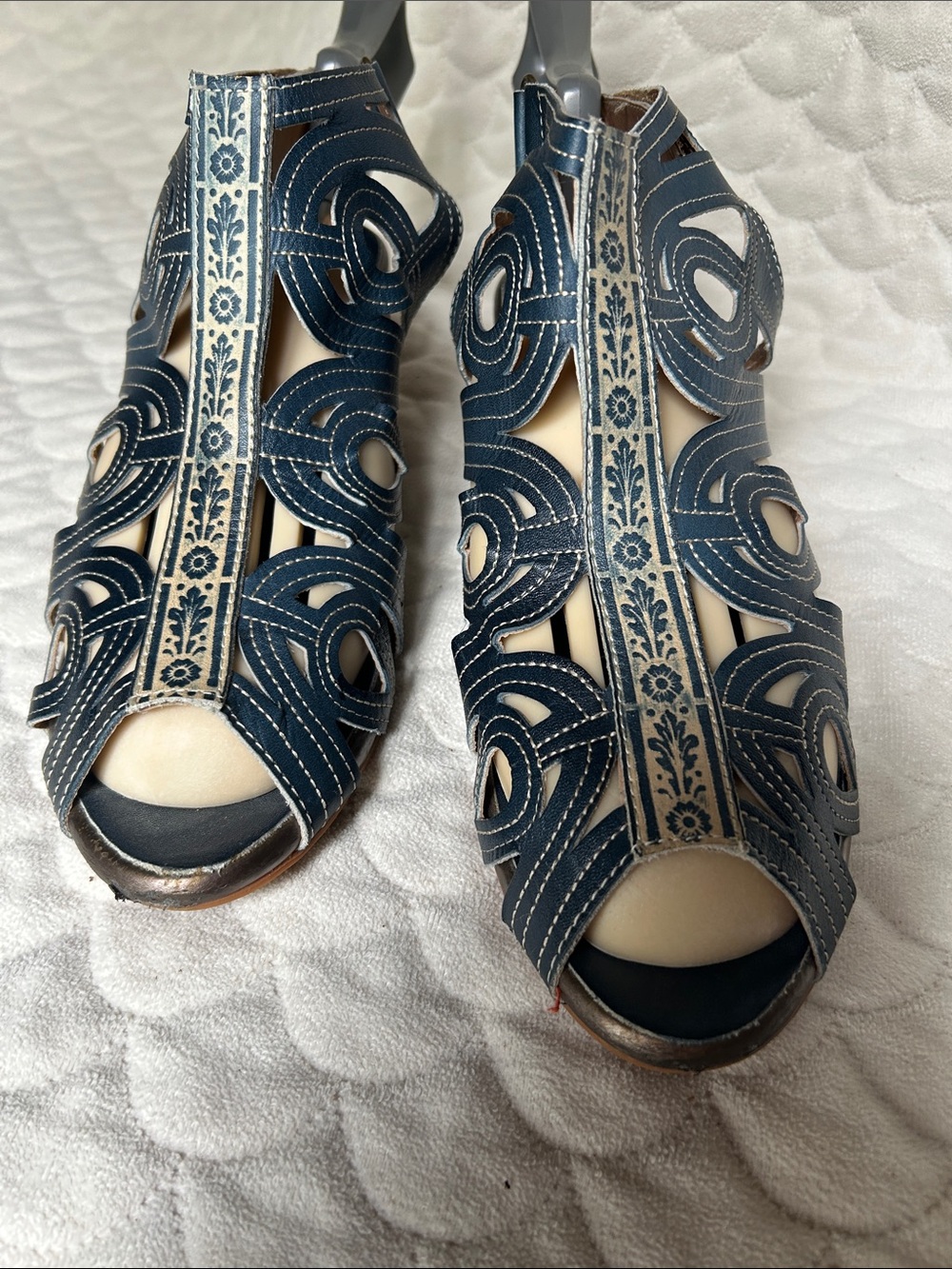 Spring Step Flourish Navy Laser-Cut Peep-Toe Sandals Vintage 41